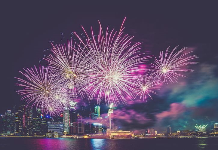 第一个跟刘强东送快递的